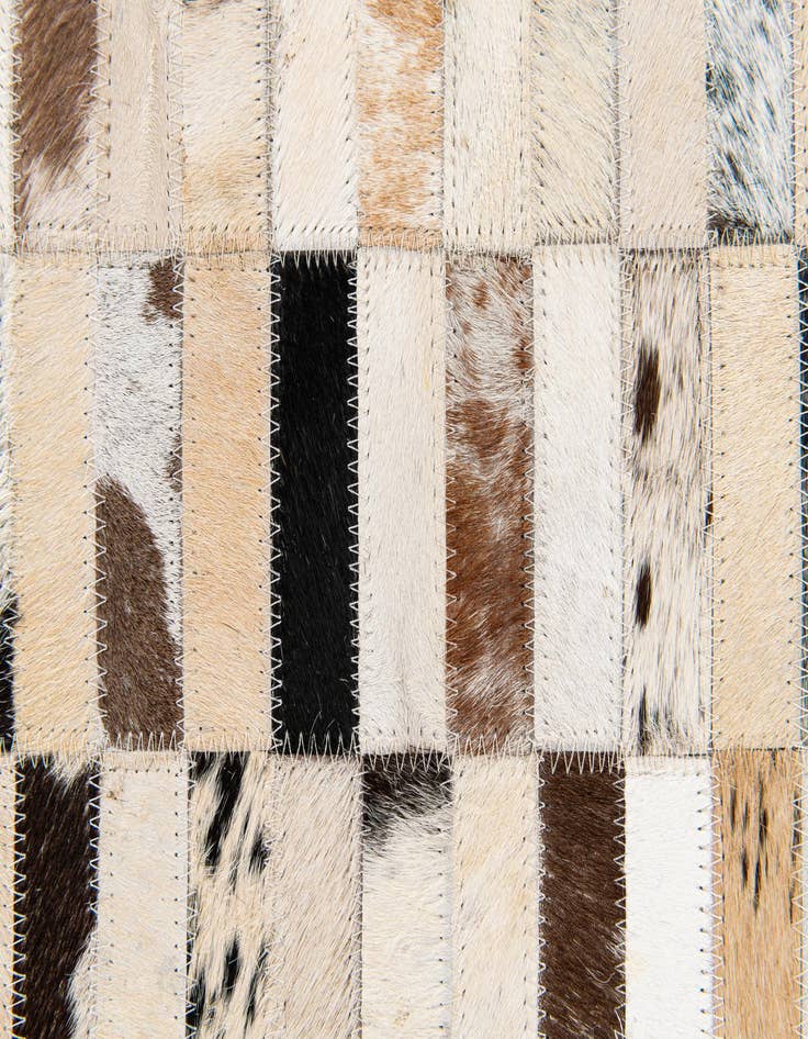 Detail image of 5' x 7' 9 Cowhide Stocks Rug