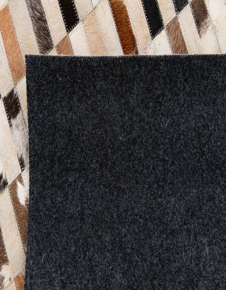Detail image of 5' x 7' 9 Cowhide Stocks Rug
