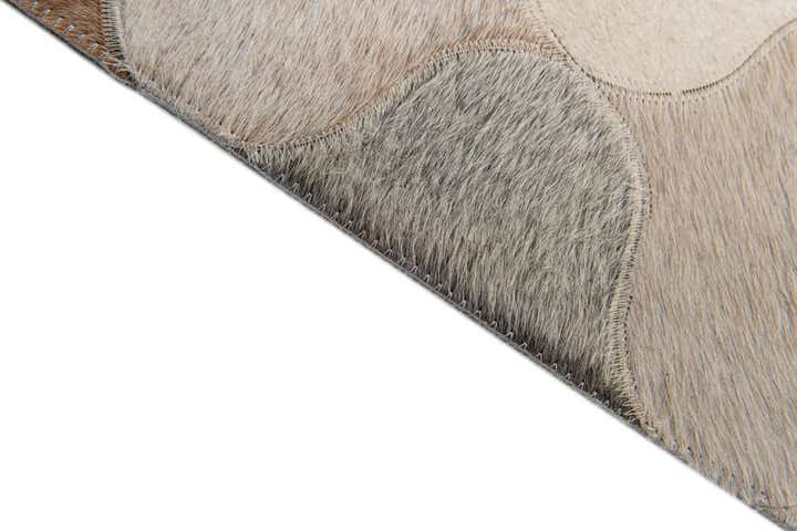 5' x 8' Cowhide Stocks Rug