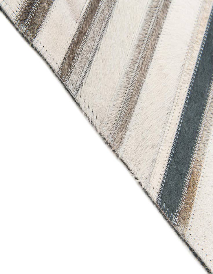 Detail image of 5' 1 x 7' 10 Cowhide Stocks Rug