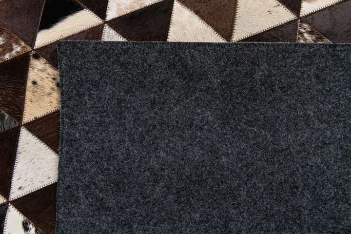 5' x 8' Cowhide Stocks Rug