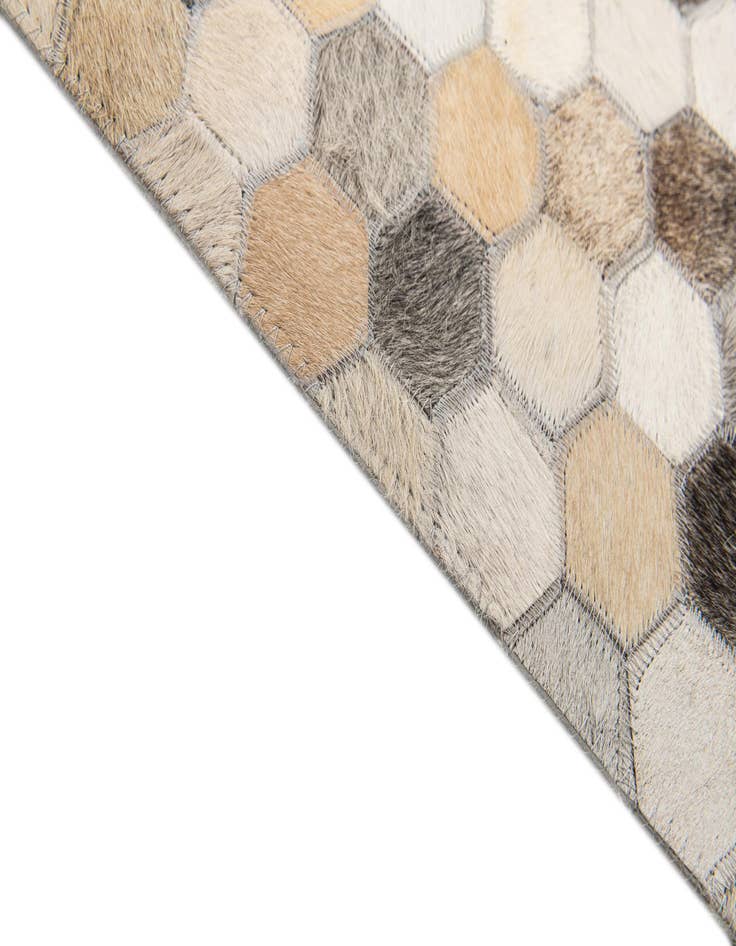 Detail image of 5' x 7' 10 Cowhide Stocks Rug