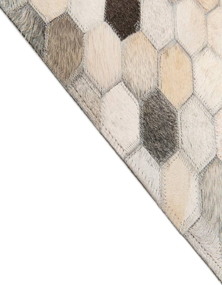 Detail image of 4' 9 x 7' 11 Cowhide Stocks Rug