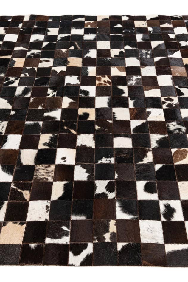 Detail image of 5' x 7' 11 Cowhide Stocks Rug