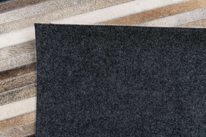 5' 1 x 8' Cowhide Stocks Rug