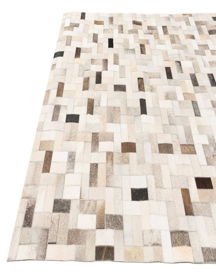 Detail image of 5' x 7' 10 Cowhide Stocks Rug