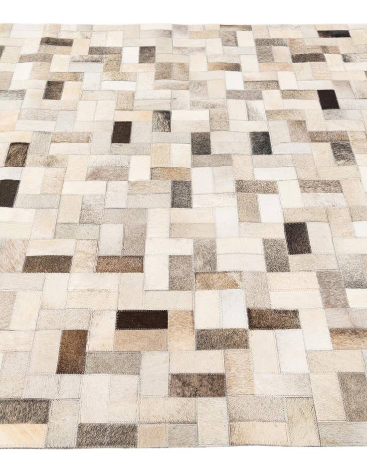 Detail image of 5' x 7' 10 Cowhide Stocks Rug