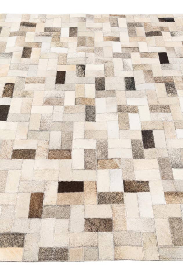 Detail image of 5' x 7' 10 Cowhide Stocks Rug
