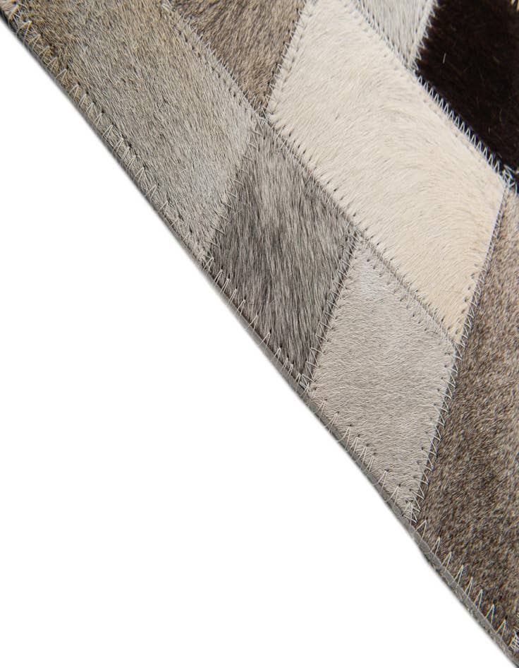Detail image of 5' x 7' 10 Cowhide Stocks Rug
