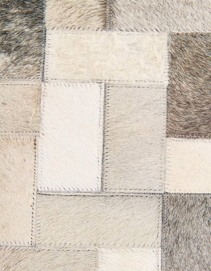 Detail image of 5' x 7' 10 Cowhide Stocks Rug