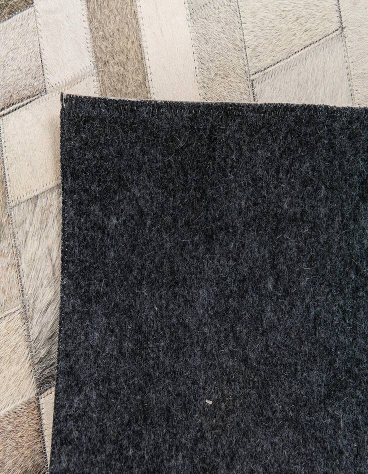 Detail image of 5' x 7' 10 Cowhide Stocks Rug