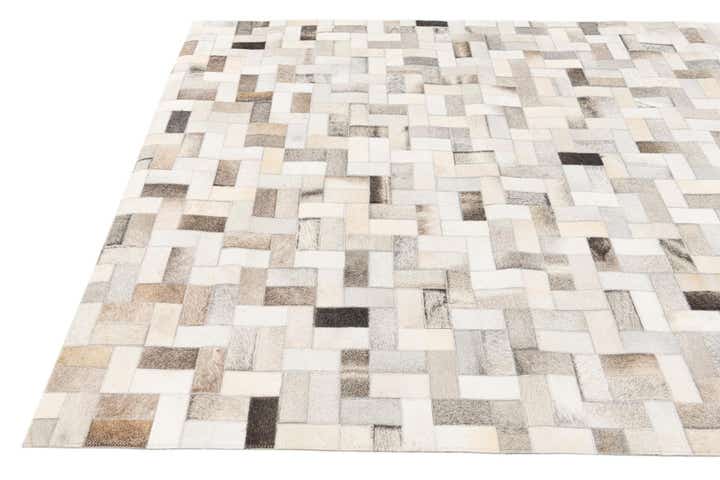 5' 1 x 8' Cowhide Stocks Rug