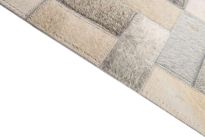 5' 1 x 8' Cowhide Stocks Rug