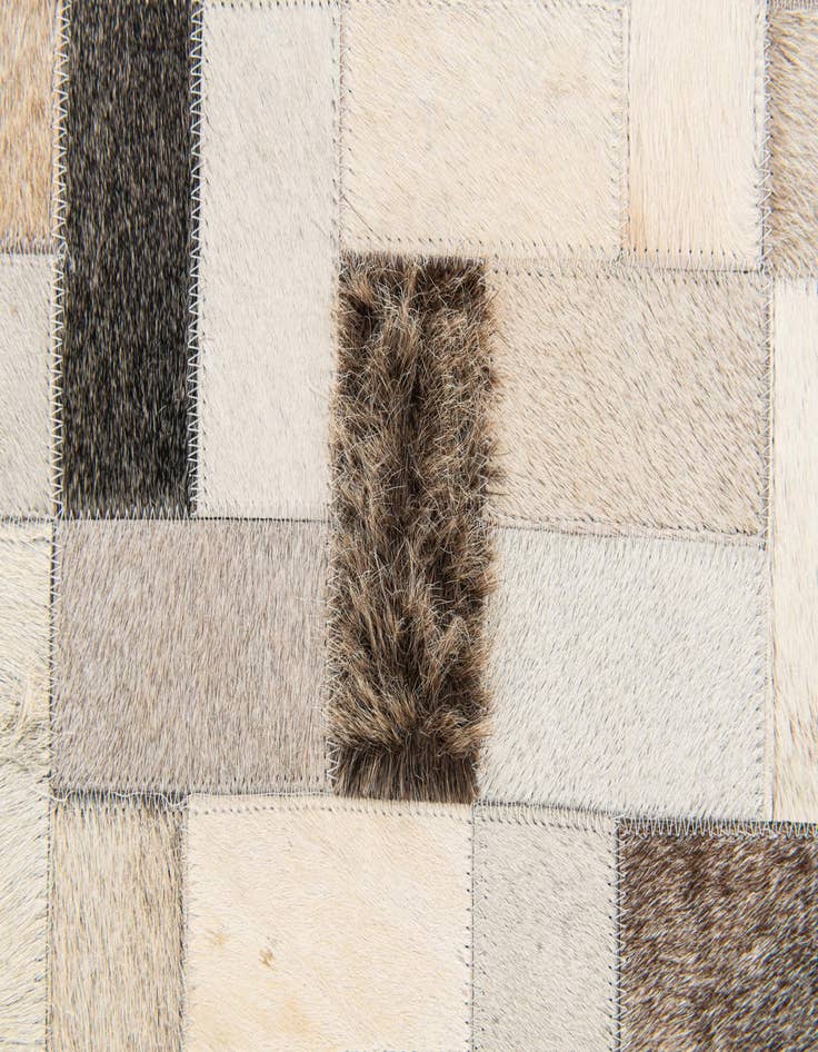 Detail image of 5' x 7' 11 Cowhide Stocks Rug