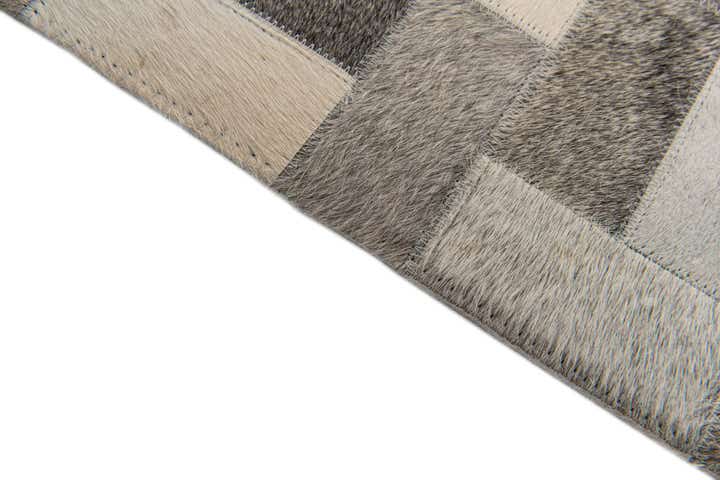 5' 1 x 8' Cowhide Stocks Rug