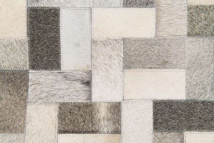5' 1 x 8' Cowhide Stocks Rug