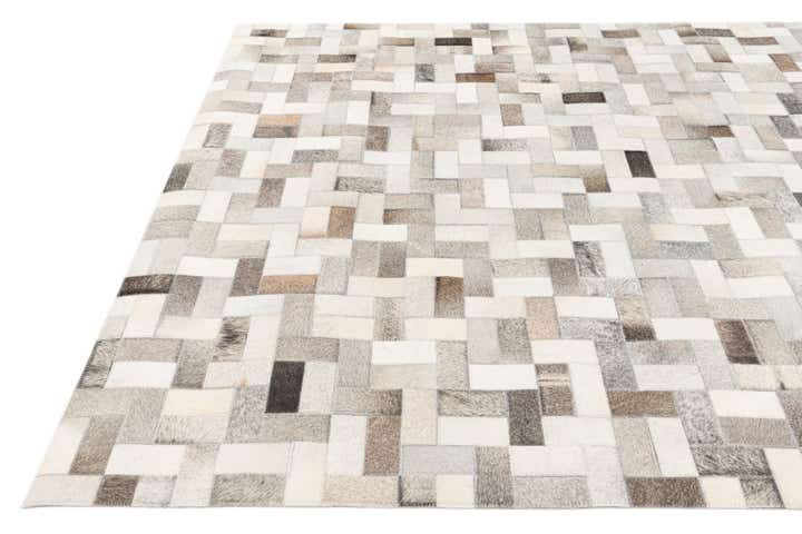 5' 1 x 8' Cowhide Stocks Rug