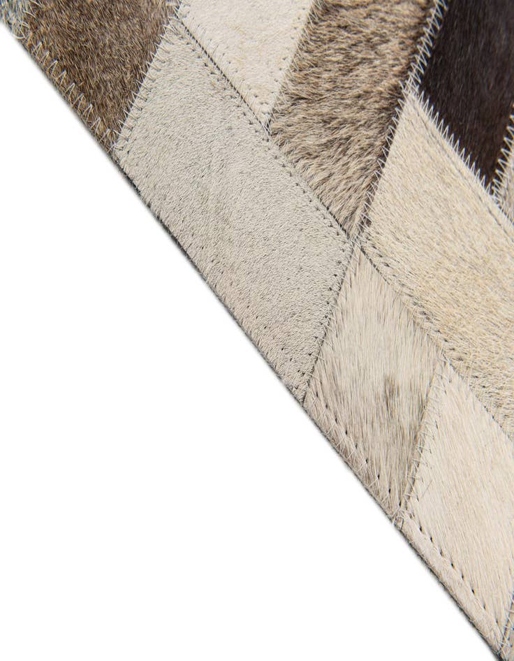 Detail image of 5' x 7' 11 Cowhide Stocks Rug