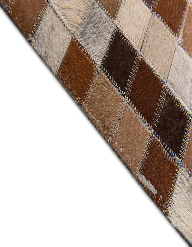 Detail image of 5' x 7' 10 Cowhide Stocks Rug