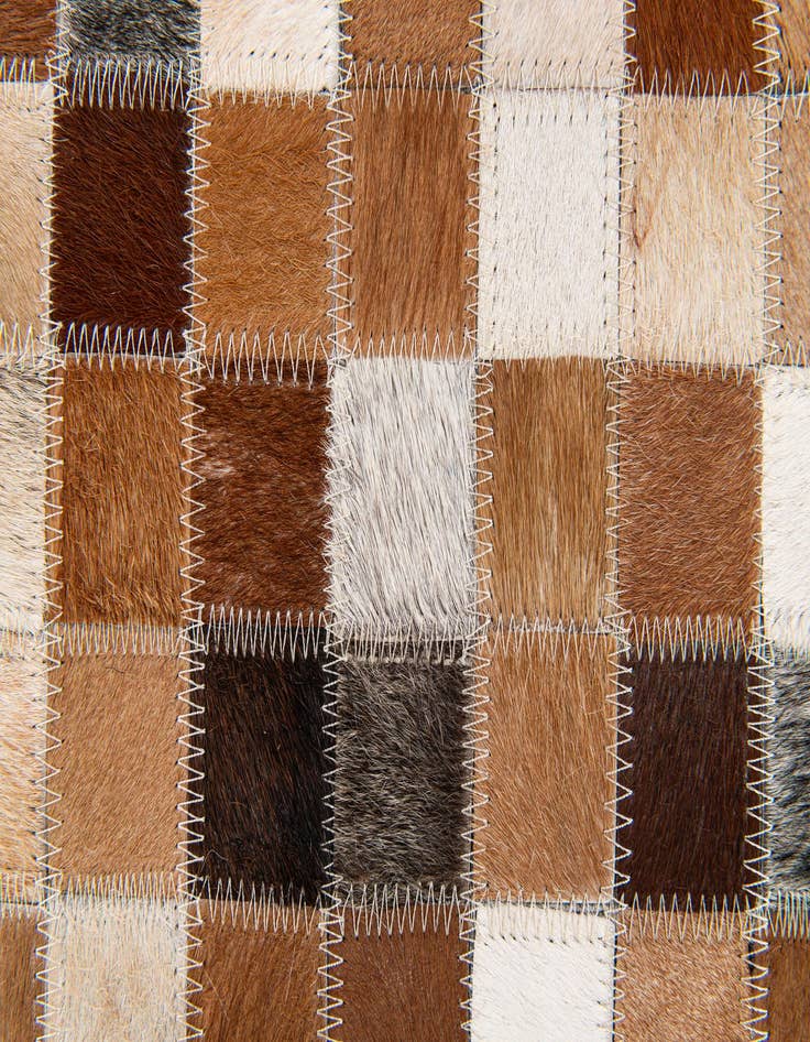 Detail image of 5' x 7' 10 Cowhide Stocks Rug