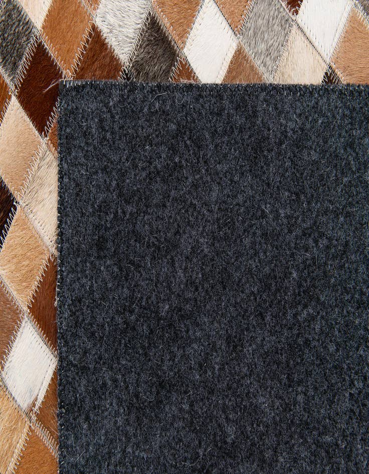 Detail image of 5' x 7' 10 Cowhide Stocks Rug