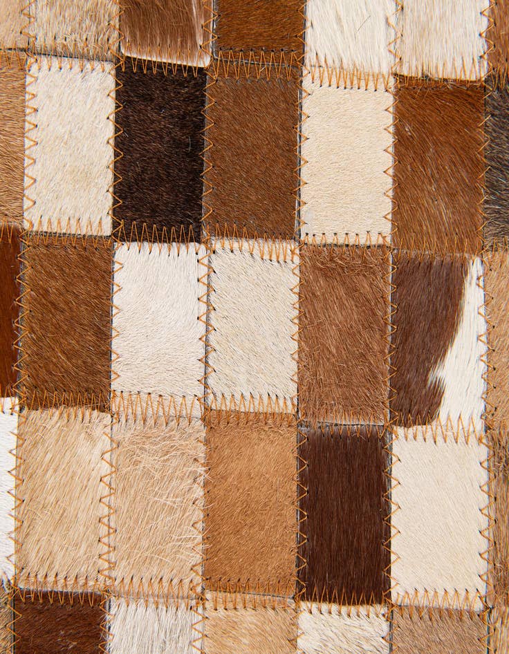 Detail image of 5' x 7' 10 Cowhide Stocks Rug