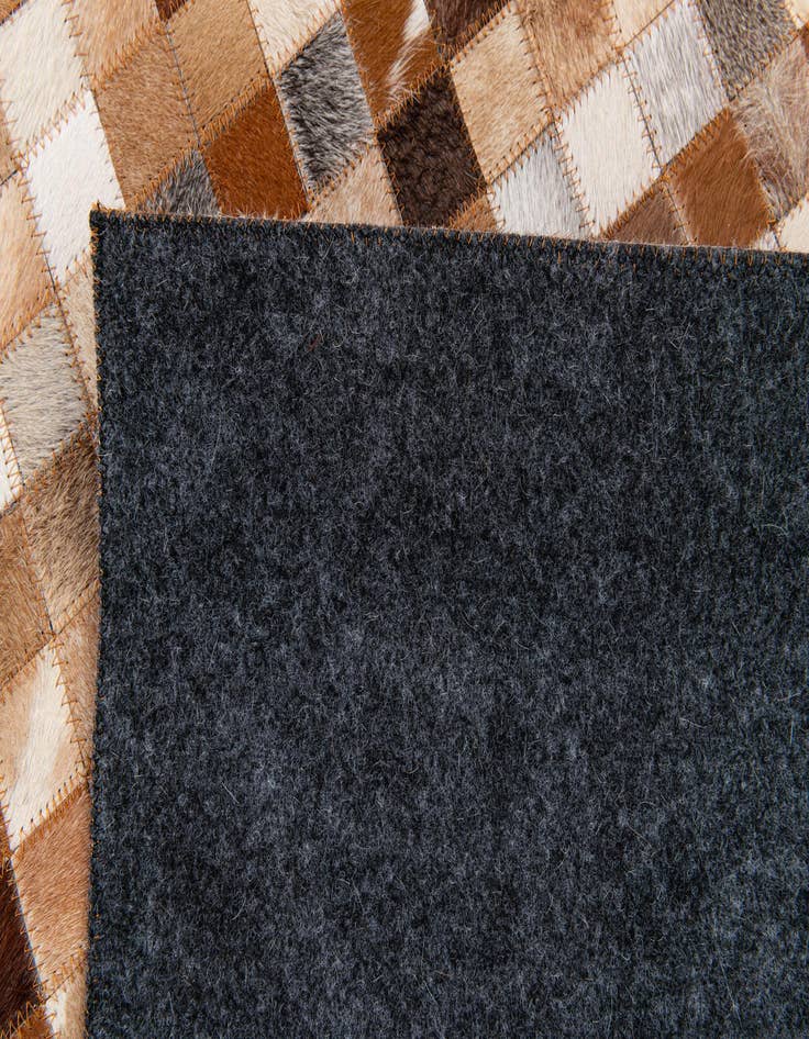 Detail image of 5' x 7' 10 Cowhide Stocks Rug