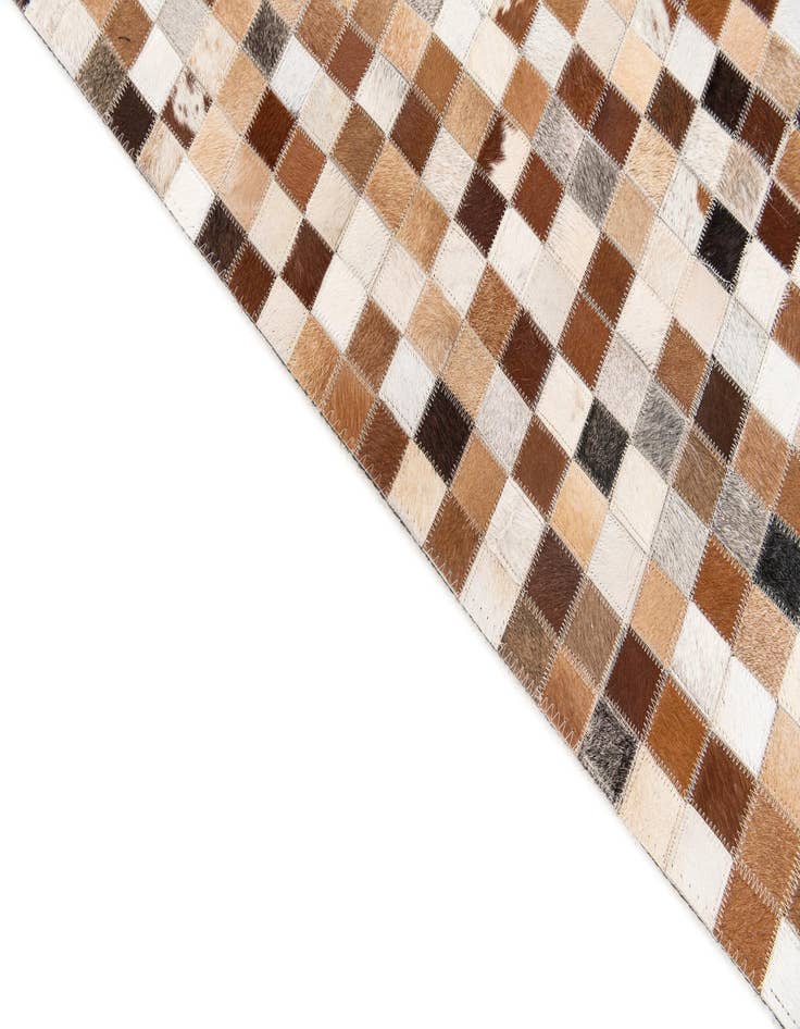 Detail image of 5' x 7' 10 Cowhide Stocks Rug