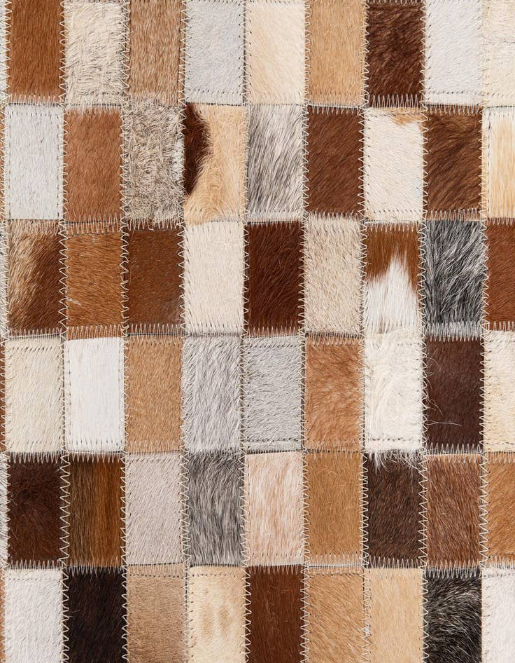 Detail image of 5' x 7' 10 Cowhide Stocks Rug