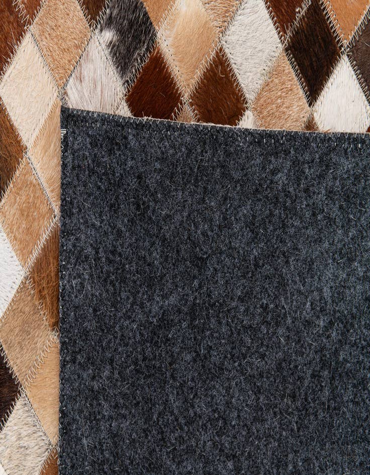 Detail image of 5' x 7' 10 Cowhide Stocks Rug
