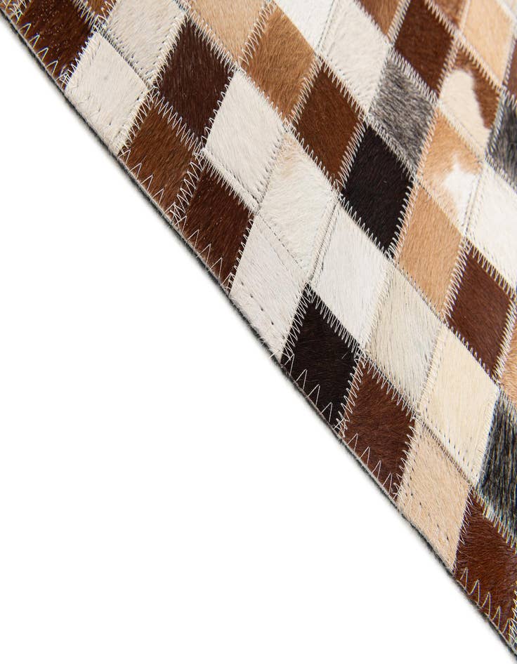 Detail image of 5' x 7' 10 Cowhide Stocks Rug