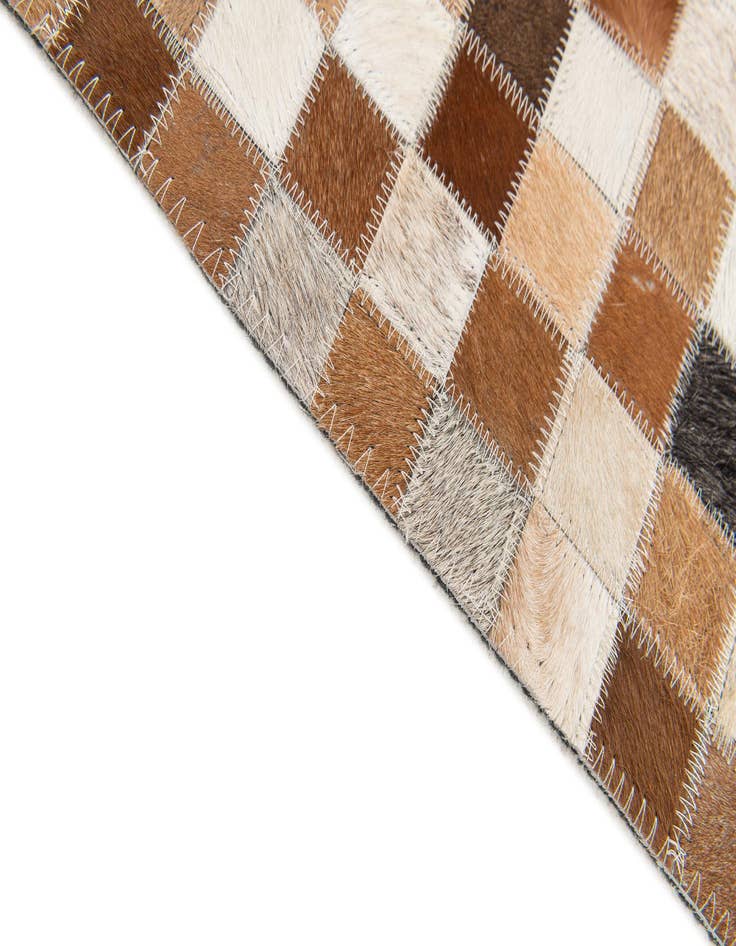 Detail image of 5' x 7' 10 Cowhide Stocks Rug