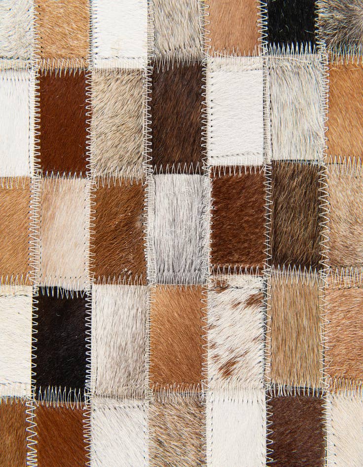 Detail image of 5' x 7' 10 Cowhide Stocks Rug