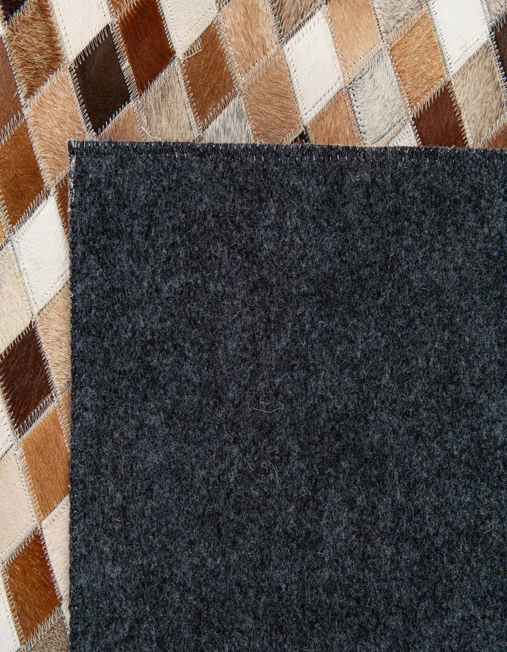 Detail image of 5' x 7' 10 Cowhide Stocks Rug