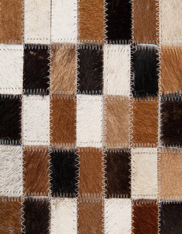 Detail image of 5' 6 x 7' 9 Cowhide Stocks Rug