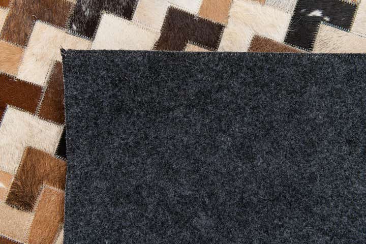 5' 1 x 8' Cowhide Stocks Rug