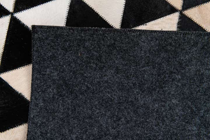 5' 2 x 8' Cowhide Stocks Rug