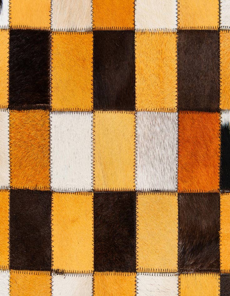 Detail image of 5' 2 x 8' 2 Cowhide Stocks Rug