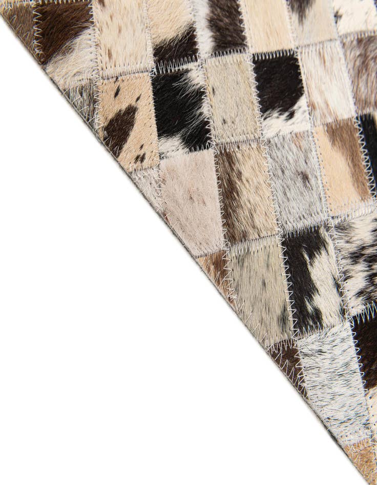 Detail image of 5' x 7' 10 Cowhide Stocks Rug