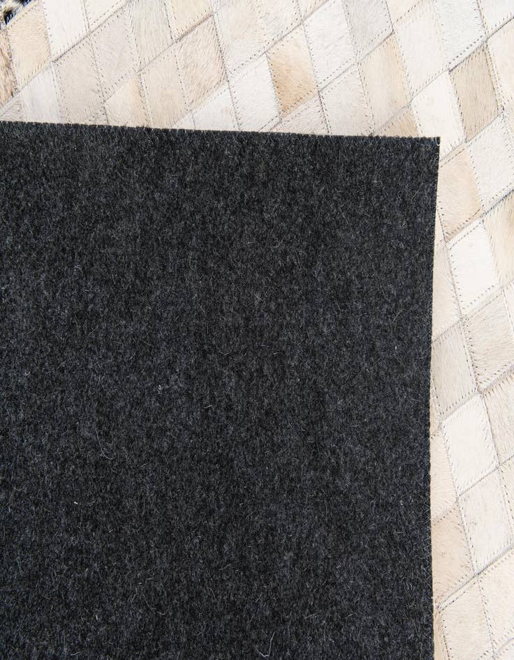 Detail image of 5' x 7' 10 Cowhide Stocks Rug