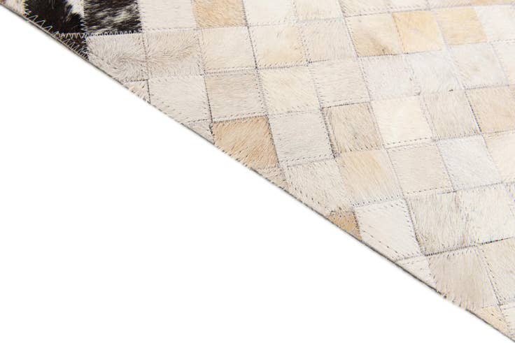 Detail image of 5' x 7' 11 Cowhide Stocks Rug