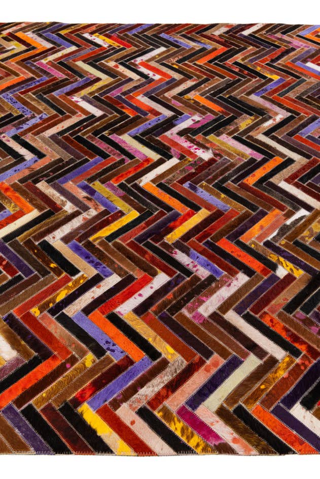 Detail image of 5' 5 x 7' 7 Cowhide Stocks Rug