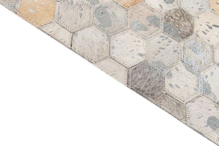 5' 2 x 8' Cowhide Stocks Rug