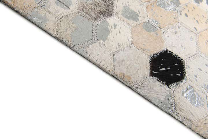 5' 1 x 8' Cowhide Stocks Rug