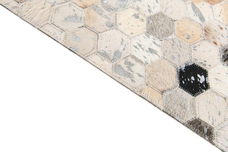 Detail image of 5' x 7' 9 Cowhide Stocks Rug