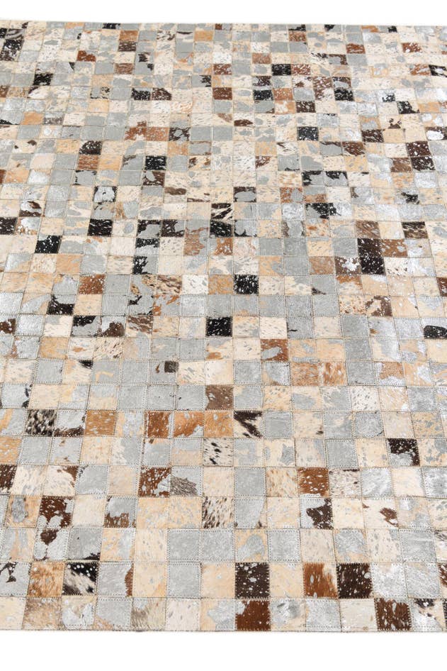 Detail image of 5' x 7' 3 Cowhide Stocks Rug