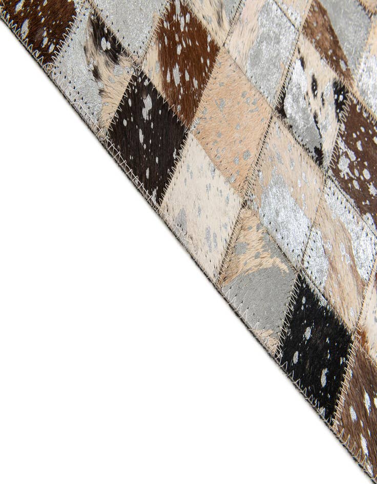 Detail image of 5' x 7' 3 Cowhide Stocks Rug