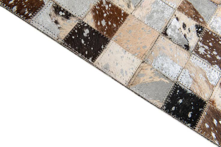 Detail image of 5' x 7' 3 Cowhide Stocks Rug