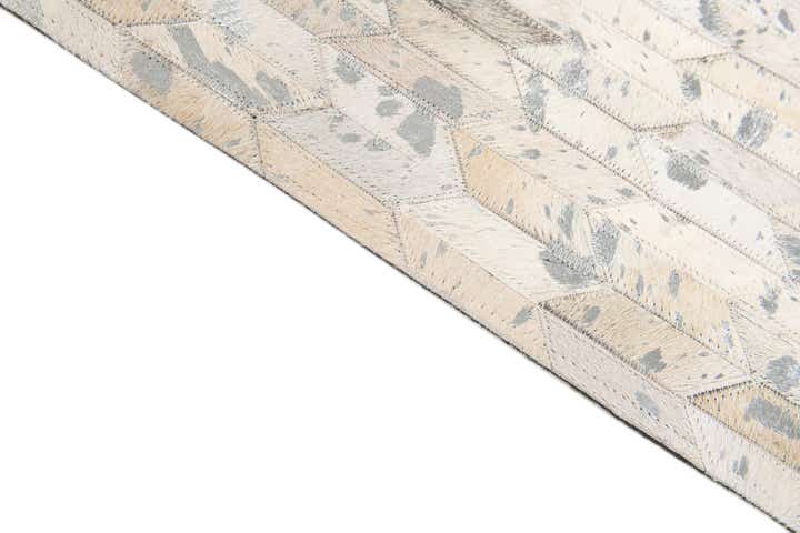 4' 11 x 8' Cowhide Stocks Rug