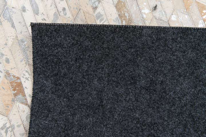4' 11 x 8' Cowhide Stocks Rug